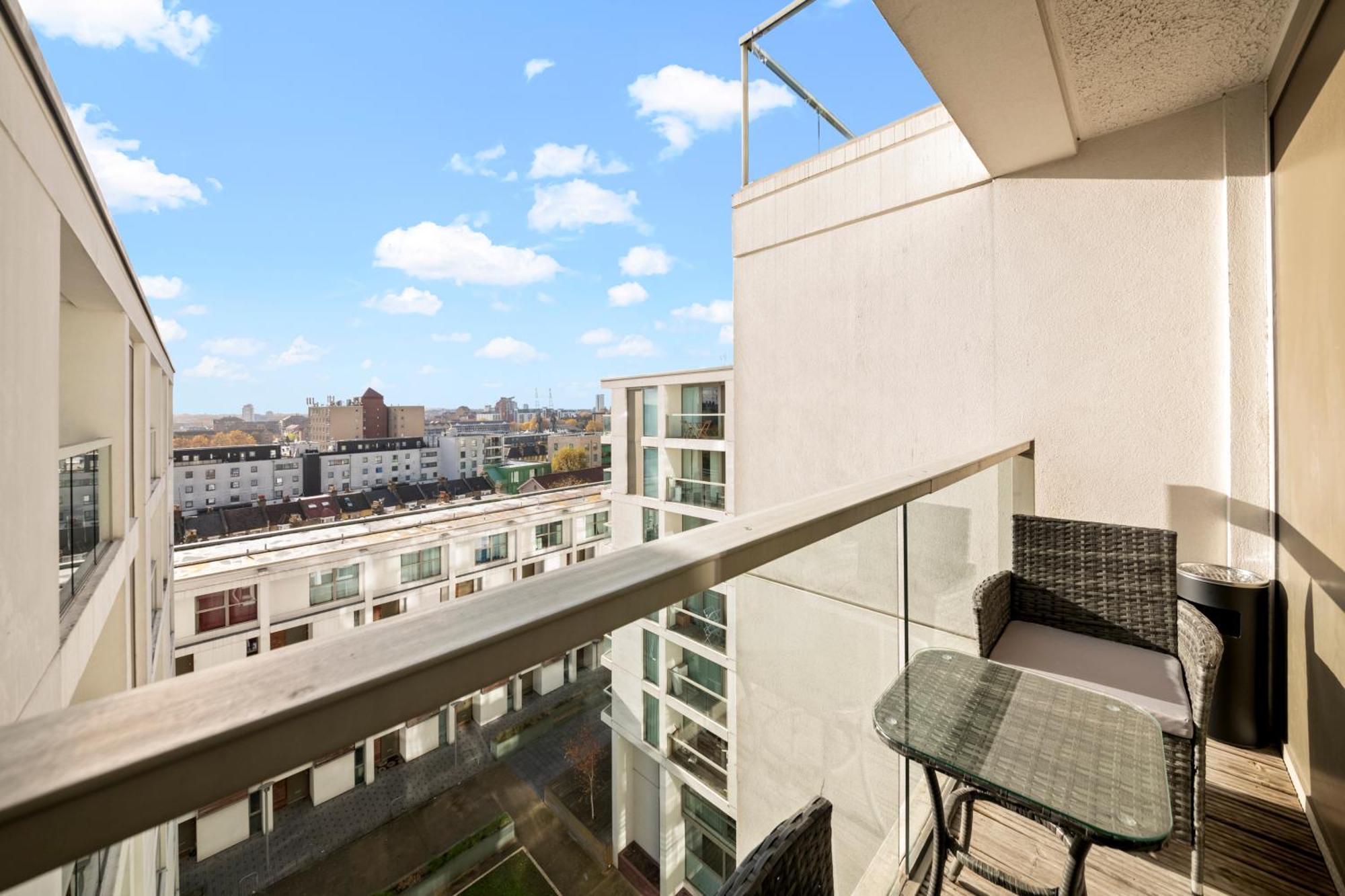 Londwell, Canary Wharf Skyline Balcony Suite Londen Buitenkant foto