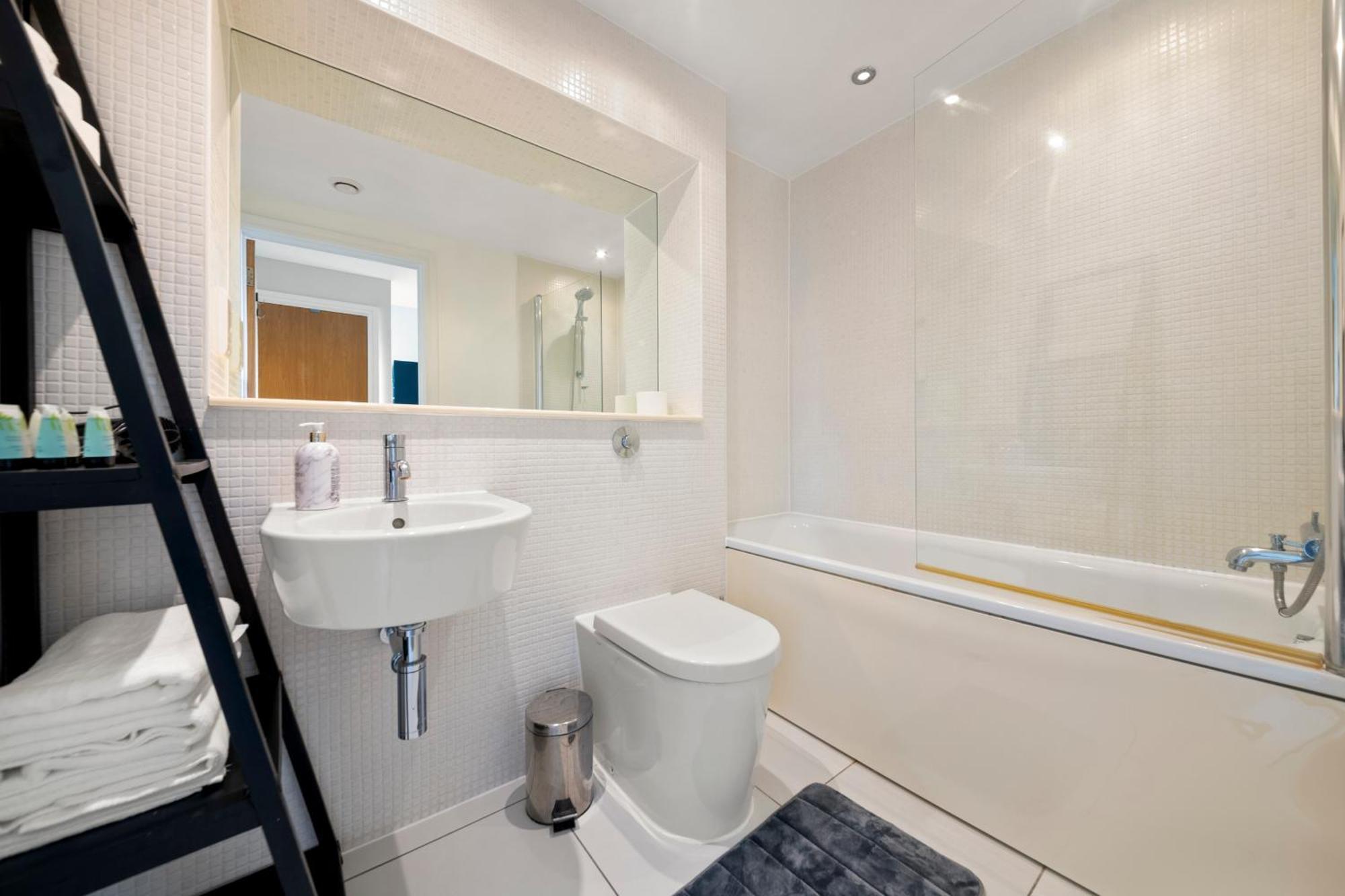 Londwell, Canary Wharf Skyline Balcony Suite Londen Buitenkant foto