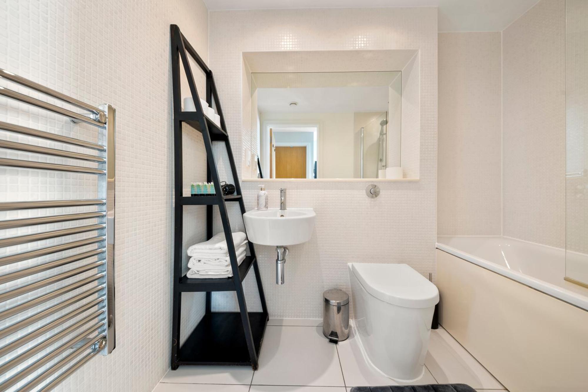 Londwell, Canary Wharf Skyline Balcony Suite Londen Buitenkant foto